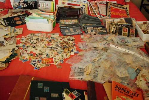BIG COLLECTION OF WORLD STAMPS !!! see pics...