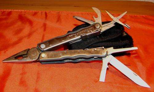 Leatherman Fuse 13 tools in one-Multi Tool with pouch