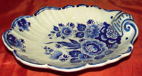 Beautiful Delft Dish-Dia. 19 cm x 10 cm x 4cm-Good condition