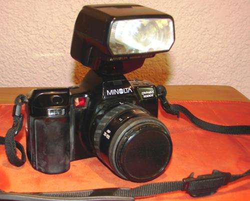 Vintage Minolta Dynax 7000i Camera- AF Zoom 35-105mm 1:35(22)-4.5 Minolta lens & Minolta 3200i Flash