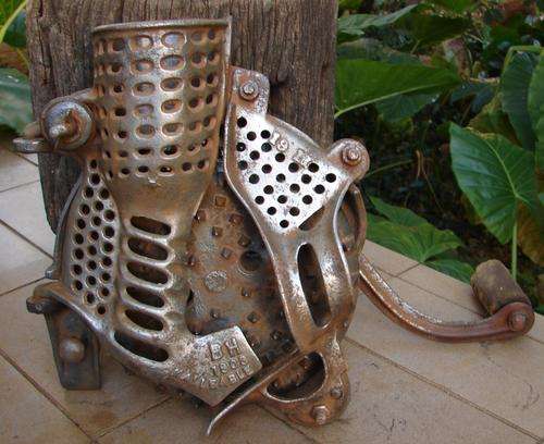 Antique 1903, A Patch Black hawk Cast Iron Corn Sheller