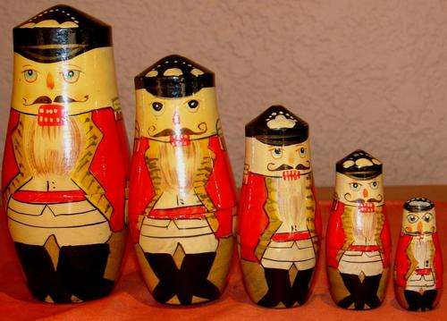 Set of 5 Nesting dolls-Big one 15cm and smallest 5cm-Good condition