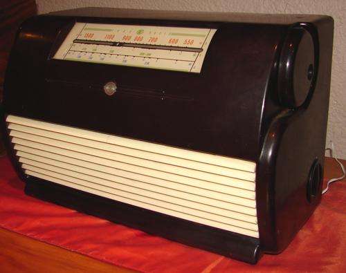 Vintage Bakelite EKCO E Radio Serial no FO 2037