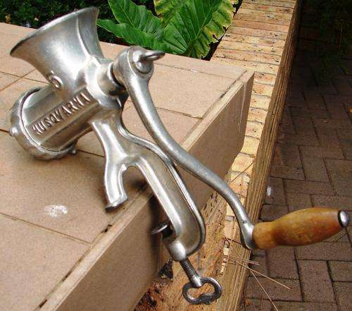 Vintage Husqvarna Reliance No 5 Meat Mincer-item Good condition/working order