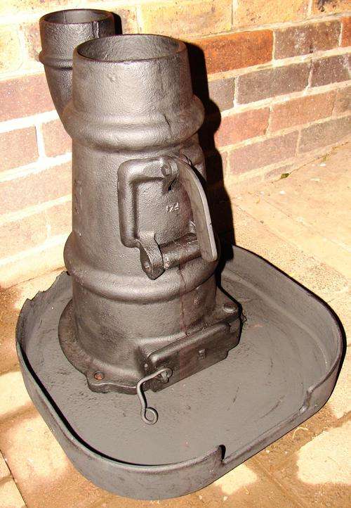 Vintage South African Railway (SAR) Gaurdvan cast Iron Stove with holding bucket