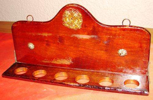 Wooden pipe rack for 6 pipes with British Monarch shield and motto-L 22cm, W 5cm, H 11cm