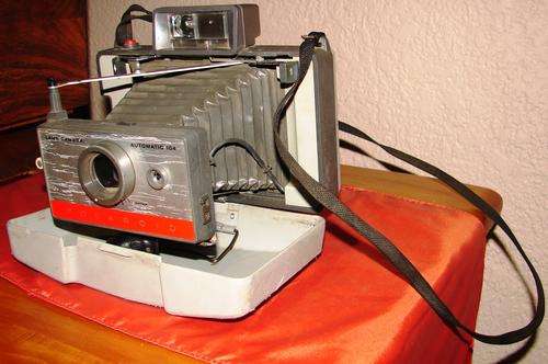Vintage 1960`s (1965-67)Polaroid 104 Instant pack land Camera