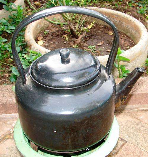 Vintage Black Kettle-Height with handle 25 cm, Height without handle 15 cm, Bottom w 20 cm