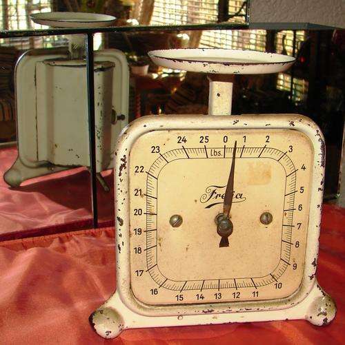 Antique Freija 25 lbs Kitchen scale without weighing buck-working condition