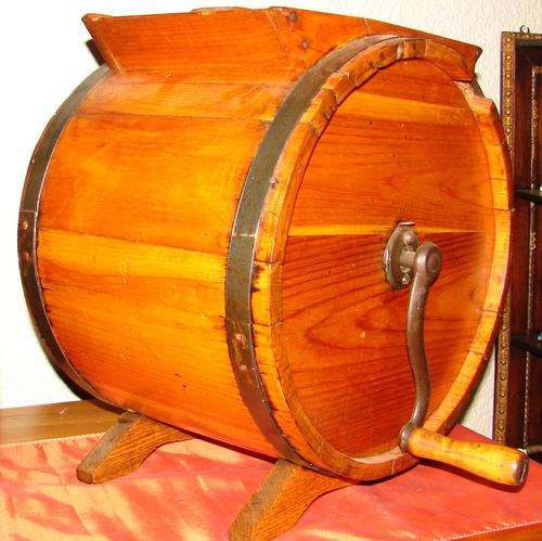 Big beautiful Wooden Vintage butter/bread Churn with lid -In working order