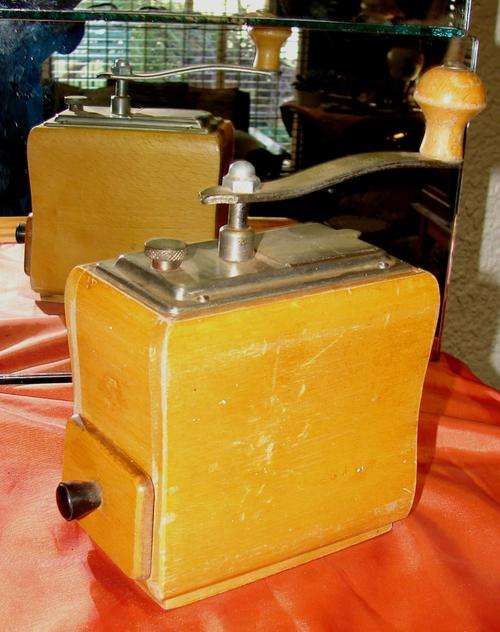 Santiago German Zassenhaus Coffee Grinder-Beech Wood-156 BU-Working order