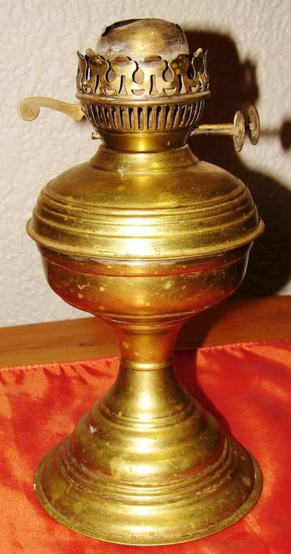 Antique brass Duplex kerosene lamp without glass