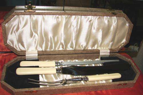 Beautiful vintage John Coe & Company 3 piece Sheffield Carving set in original box-as new-never used