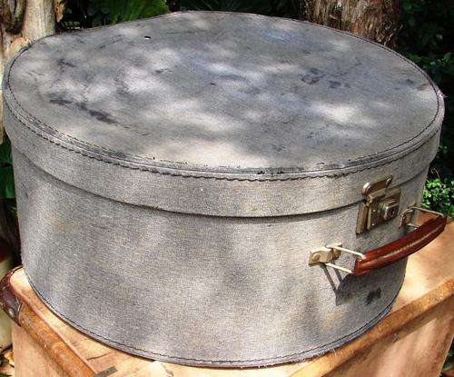 Vintage Hippo Hat Box/Travel case no 2-Dia. 45 cm x 43 cm x 20 cm