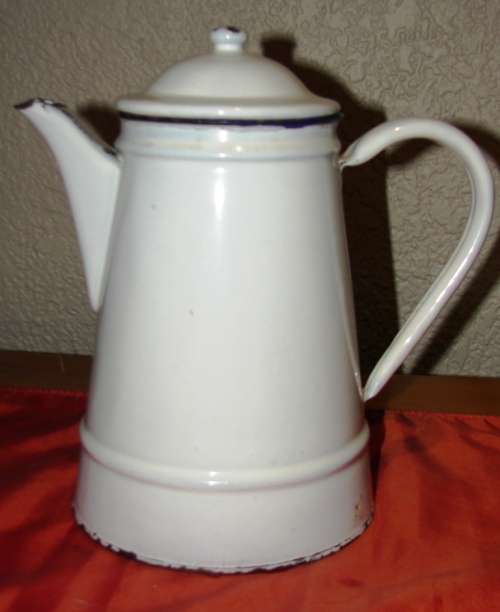 White Vintage Enamel Coffee Pot with lid-H 25 cm, BW 16 cm