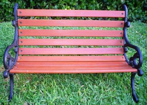 Beautiful and strong Doll wrought/cast iron and wood bench-good condition-Dia. 40cm x 25cm x 22cm