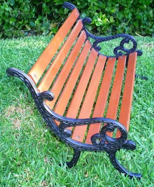 Beautiful and strong Doll wrought/cast iron and wood bench-good condition-Dia. 40cm x 25cm x 22cm