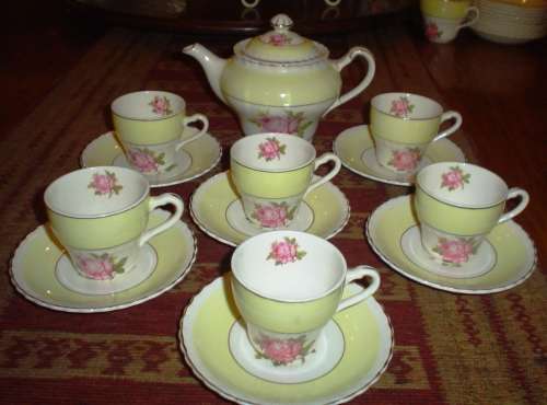 Beautiful miniature vintage 14 piece J&G Meakin by Sol reg no 391413-England-tea set