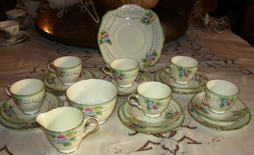 Stunning vintage Dephine Bone China tea set with flowers and gold trimmings- England-21 piece