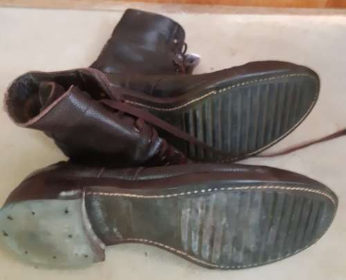 Old SADF leather Waythread boots in good condition-looks like size 10-sole measure 33.5 cm x 11.5 cm