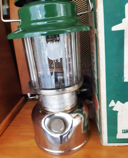 Vintage Coleman 339 -Feb 1976  Canada-Kerosene Lamp-clean and in good condition/working-original box