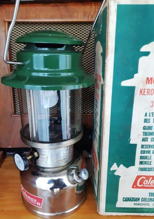 Vintage Coleman 339 -Feb 1976  Canada-Kerosene Lamp-clean and in good condition/working-original box