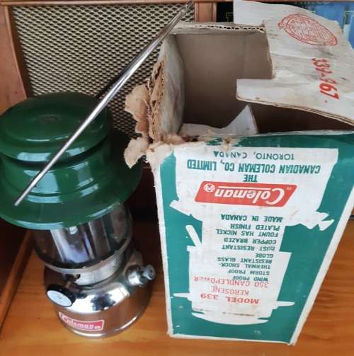 Vintage Coleman 339 -Feb 1976  Canada-Kerosene Lamp-clean and in good condition/working-original box