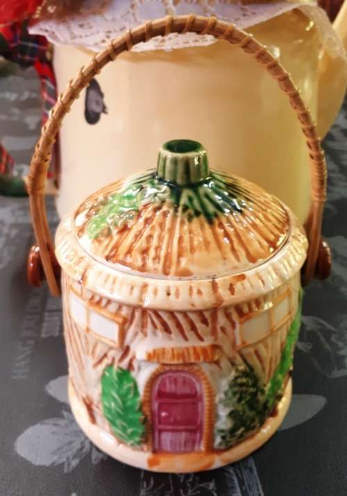 Beautiful Vintage round House scene Cookie Jar with lid and bamboo handle-H 14 cm, BD 11.5 cm