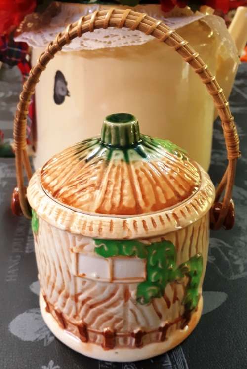 Beautiful Vintage round House scene Cookie Jar with lid and bamboo handle-H 14 cm, BD 11.5 cm