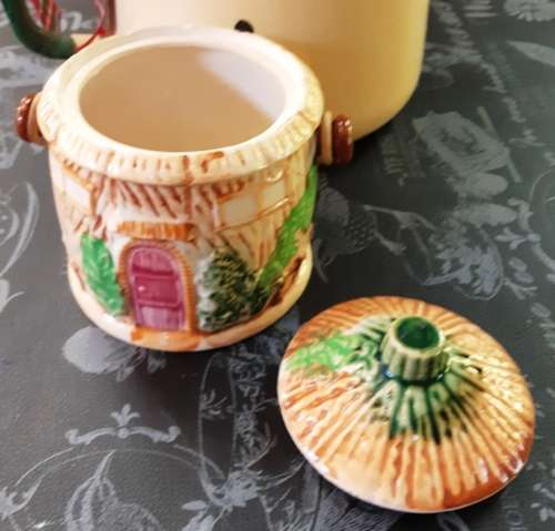 Beautiful Vintage round House scene Cookie Jar with lid and bamboo handle-H 14 cm, BD 11.5 cm