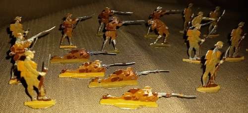 21 Vintage 2 dimensional lead soldiers