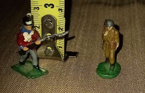 2 Vintage lead soldiers-painted-height 3 cm-good condition