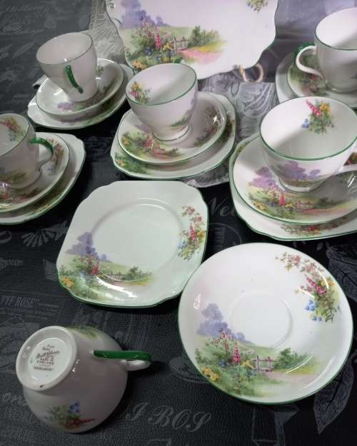 Beautiful  21 piece vintage Bell China -Made in England "Meadowside" Tea Set