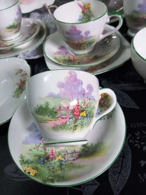 Beautiful  21 piece vintage Bell China -Made in England "Meadowside" Tea Set