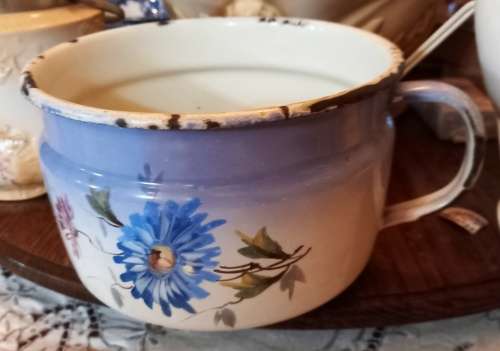 Vintage cute flower design Enamel Spittoon-good condition-no holes TD 20 cm and H 13 cm