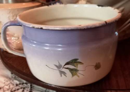 Vintage cute flower design Enamel Spittoon-good condition-no holes TD 20 cm and H 13 cm