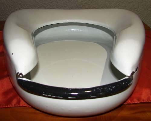 Vintage white enamel bed pan with black trimmings in good condition