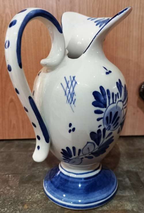 Beautiful vintage Handgeschilderd Delft Holland Vase by III/Y/E/W marked 265-H 15 cm-good condition