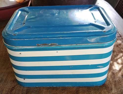 Vintage Goodhope ware Blue and white Bread tin in good condition-no dents/rust