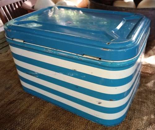 Vintage Goodhope ware Blue and white Bread tin in good condition-no dents/rust