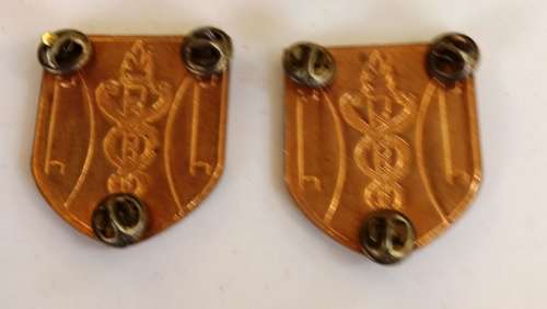 Paid of SA First Aid League Shoulder Flashes with 3 pins (dia.6 cm x 5 cm)-good- condition
