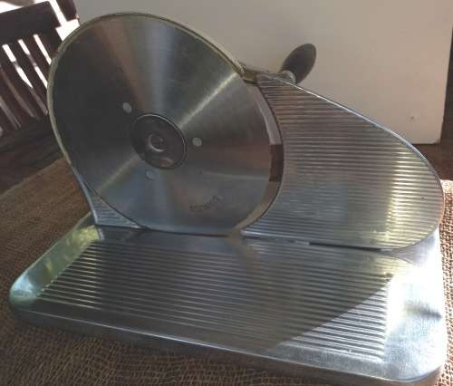 Vintage quality Pineware Bread Slicer in good working condition with good stainless steel blade