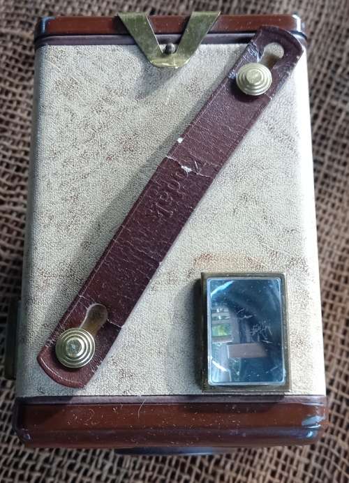 Vintage Brown Kodak Brownie Flash IV Box Camera working and in good condition