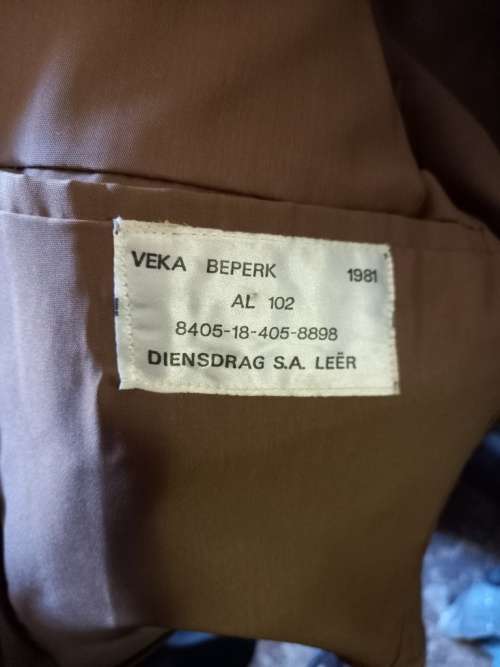 Authentic SA Artillery`Diensdrag S.A. Leer` Tunic from the 80`s in very good condition with insignia