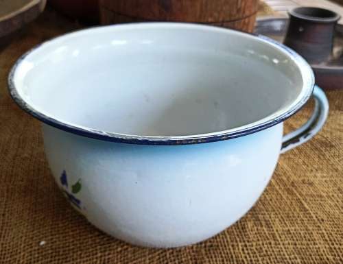 Nice 22cm Top Dia. Vintage White /blue with flowers design Spitoon-good condition-no holes