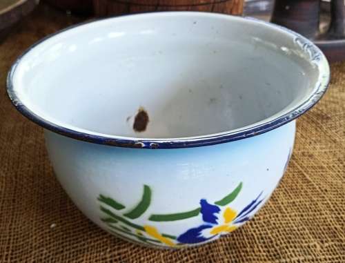 Nice 22cm Top Dia. Vintage White /blue with flowers design Spitoon-good condition-no holes