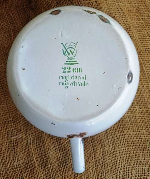 Nice 22cm Top Dia. Vintage White /blue with flowers design Spitoon-good condition-no holes