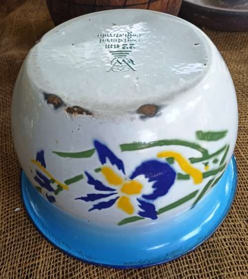 Nice 22cm Top Dia. Vintage White /blue with flowers design Spitoon-good condition-no holes