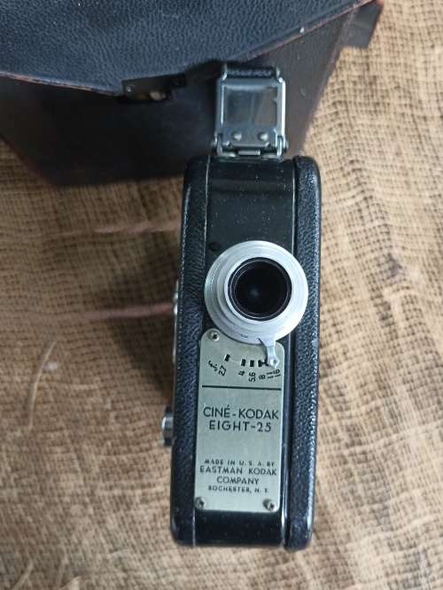 Vintage Cine-kodak Eight-25 movie Camera in leather pouch-good condition and working