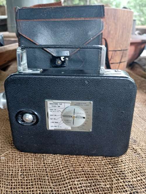 Vintage Cine-kodak Eight-25 movie Camera in leather pouch-good condition and working
